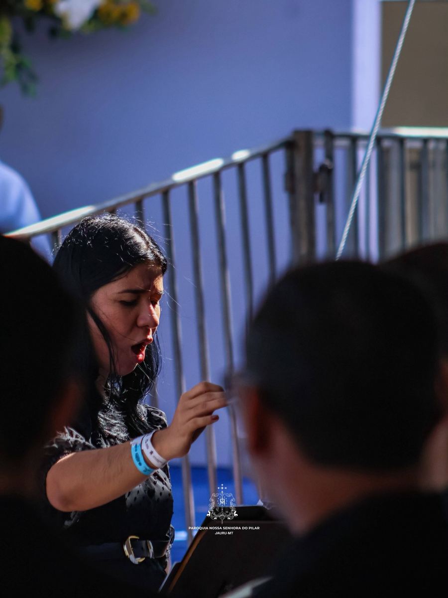 Durante a celebração, sob a tenda dos músicos